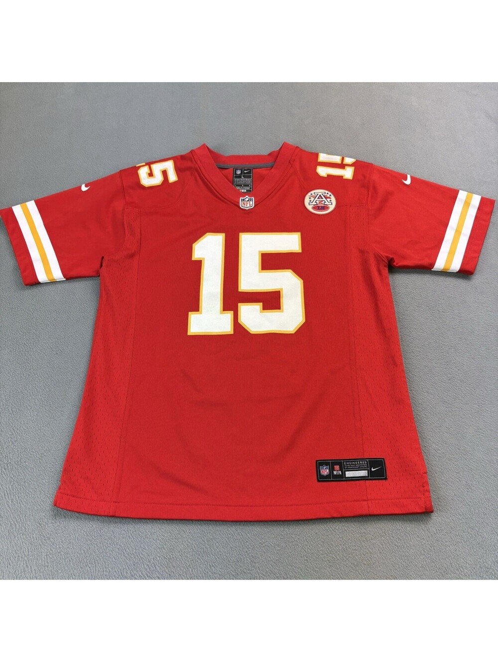 Nike Engineered Patrick Mahomes #15 NFL Football Jersey Youth Size Large Red